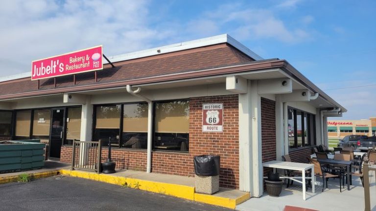 10 Old-School Illinois Bakeries Where Pies Are Worth The Drive