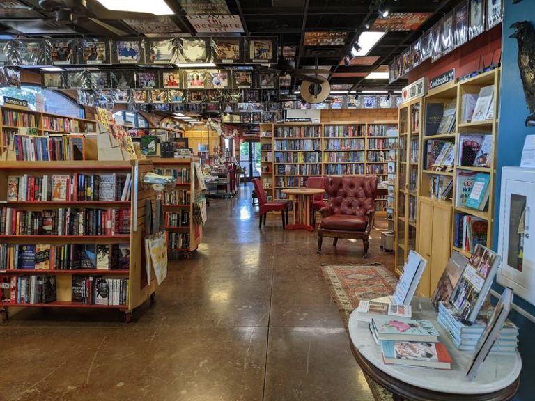Book Lovers Lose Whole Afternoons Inside This Massive Arizona Bookstore That Takes Your Breath Away