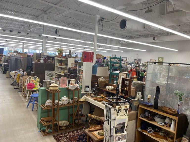 Every Weekend, Families Fill Their Trunks At These 10 Giant Washington Flea Markets