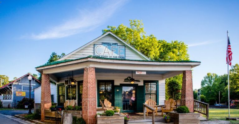 This Tiny Georgia Cafe Became Famous Thanks To A Hollywood Classic