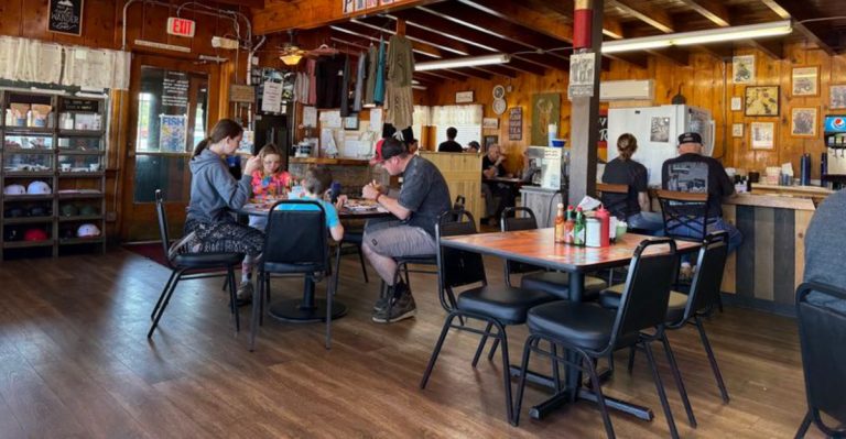 Discover The Arizona Café Serving A Cinnamon Roll Almost Too Big To Finish