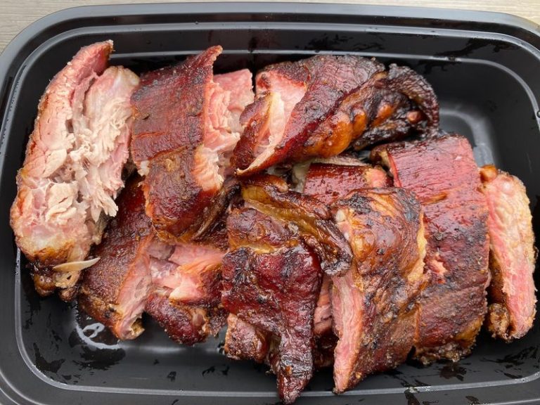 This Avondale Soul Food Spot Simmers Its Smothered Turkey Wings Until They Slide Off The Bone