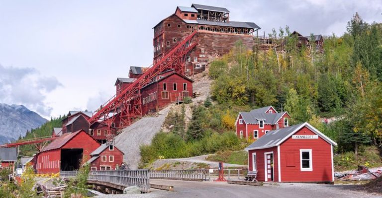 One Of Alaska’s Most Incredible Roads Ends At A Town You Can’t Reach By Car