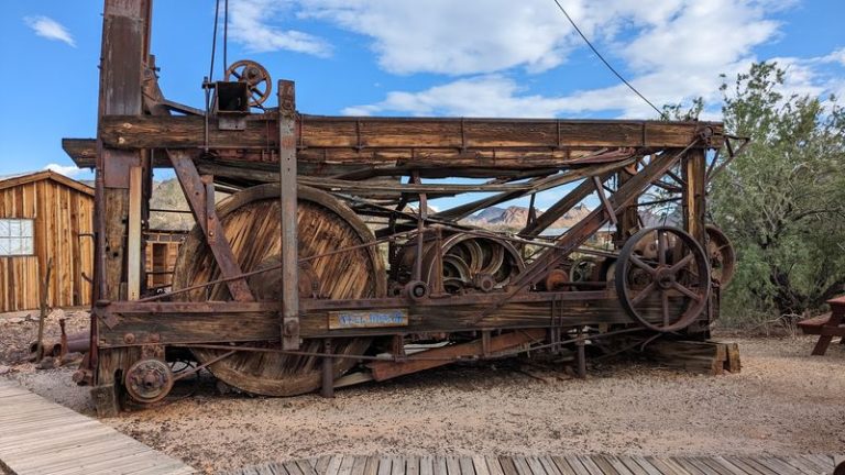 This Underground Arizona Mine Glows 500 Feet Below The Desert And Feels Like Another World