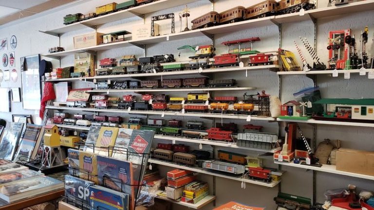 Train Fans Lose Whole Afternoons Inside This Museum-Like Washington Model Train Shop