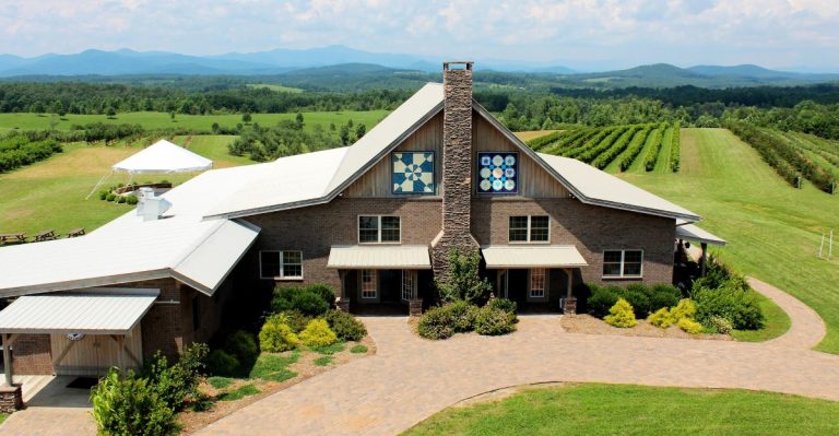South Carolina’s Adults-Only Hot Springs With A Swim-Up Bar And Absolutely No Kids