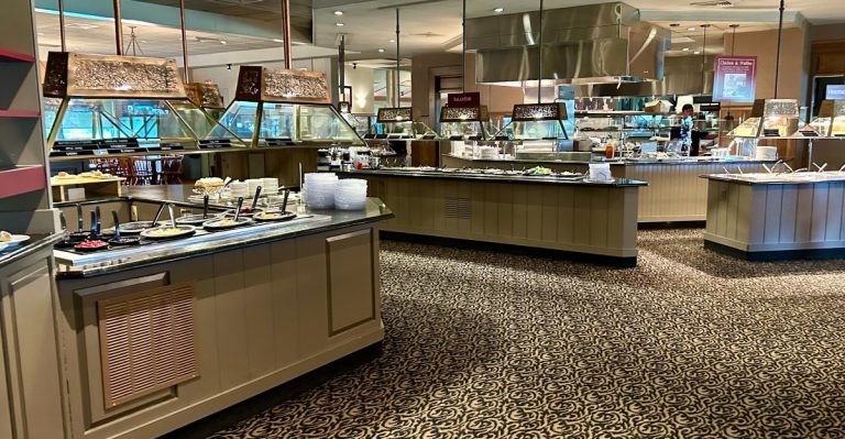This Pennsylvania Buffet Serves Mountains Of Fried Chicken But The Crowds Drop Off After Dark