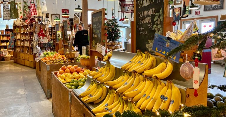 Oregon Locals Know Where To Find Farm-Fresh Food And It’s Not At The Grocery Store