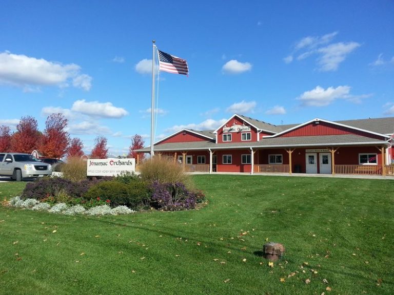 Tucked Along A Quiet Illinois Road Sits A Fruit Farm Famous For Its Warm Apple Cider Doughnuts