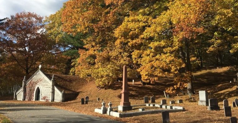 Most People Don’t Know That The Cemetery From Stephen King’s “Pet Sematary” Is Located Right Here In Maine