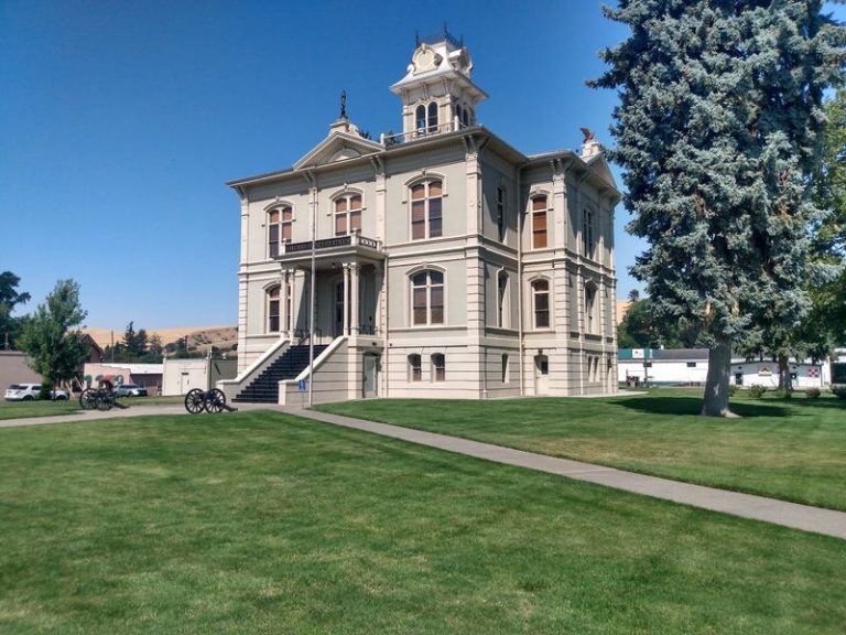 People Are Quietly Retiring To This Historic Washington Town Where Rent Still Runs Under $800