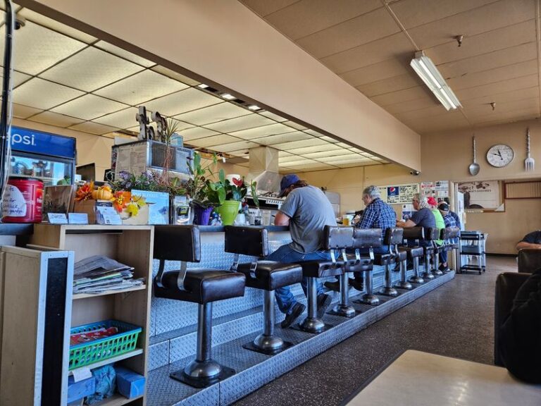 Families Eat Like Royalty For Under $15 At These 10 Washington Hole-In-The-Wall Diners