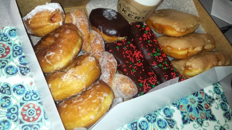 9 Illinois Small-Town Bakeries Where The Doughnuts Sell Out By Mid-Morning