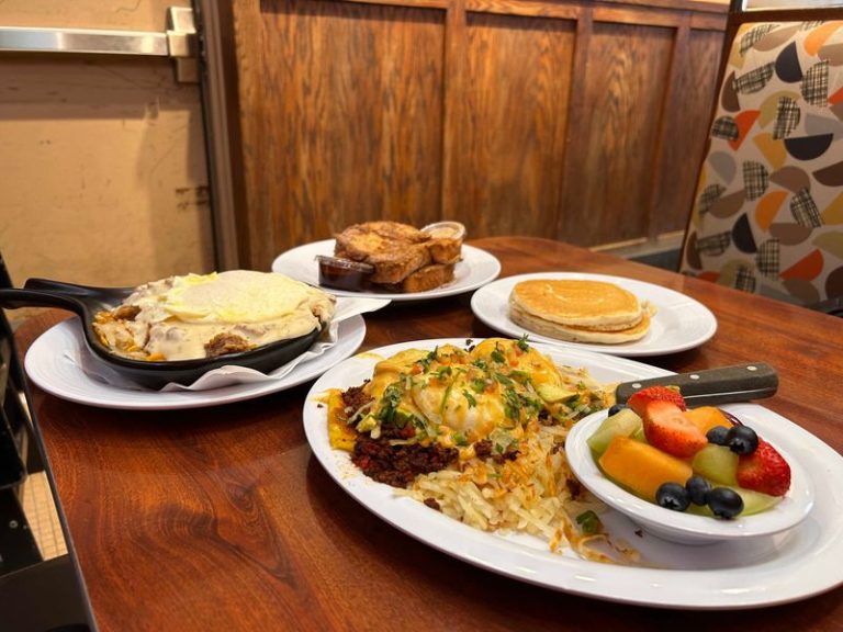 9 Illinois Diners Serving Breakfast So Big You Won’t Need Lunch