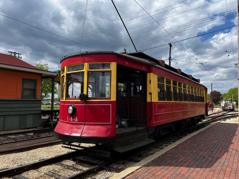 This Illinois Trolley Still Rumbles Along A Scenic River Line Just Like It Did A Century Ago