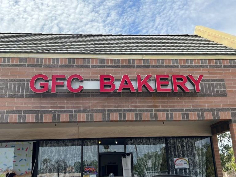 This Arizona Gluten-Free Bakery Fills Its Case With Cinnamon Donuts, Cinnamon Rolls And Cupcakes, No Tiny Safe Section