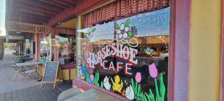 This Retro Arizona Diner Serves Down-Home Country Breakfast in a Cheery Casual Setting