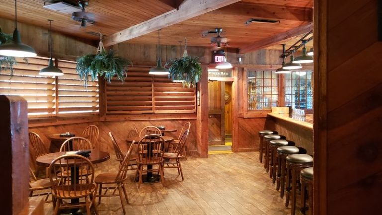 7 Waterfront Illinois Restaurants Where Dinner By The River Feels Like A Mini Vacation
