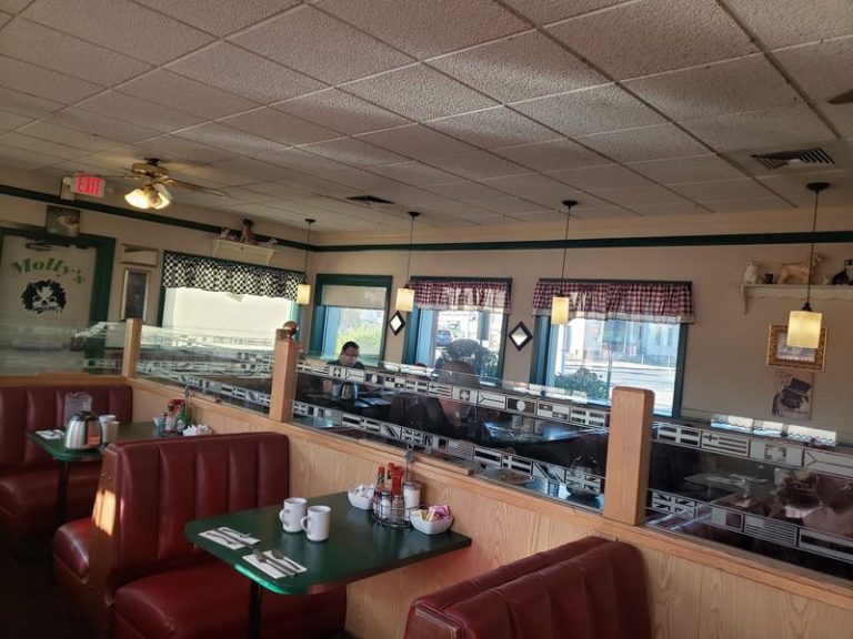 This Small-Town Washington Café Flips Six-Egg Omelets And Bakes Cinnamon Rolls Bigger Than Your Plate