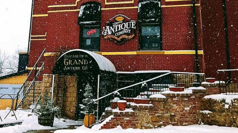Skip The Mall, These 8 Unassuming Illinois Antique Shops Hide Real Treasures For Cheap