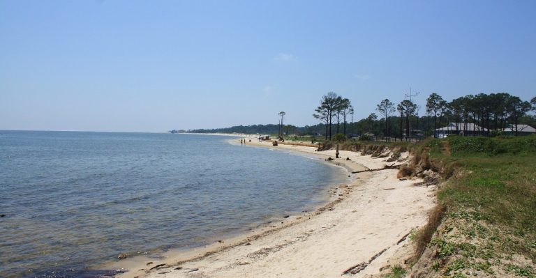 This Alabama Gulf Coast Town Offers Retirees Sunshine, Sand And A Quieter Everyday Life