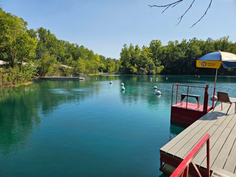 This Under-The-Radar Illinois Quarry Hides A Crystal-Clear Swimming Hole Worth The Short Hike In