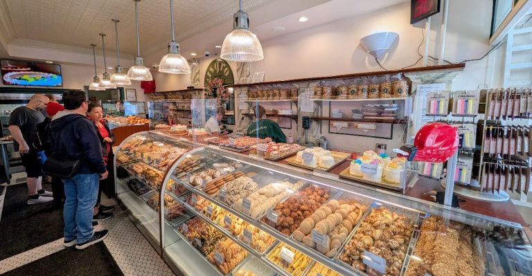 Pennsylvania’s Oldest Family-Run Bakery Has Been Using The Same Recipes For Generations
