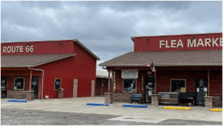 This Illinois Flea Market Has A Diner, Endless Booths, And Hours Of Treasure Hunting In 2026