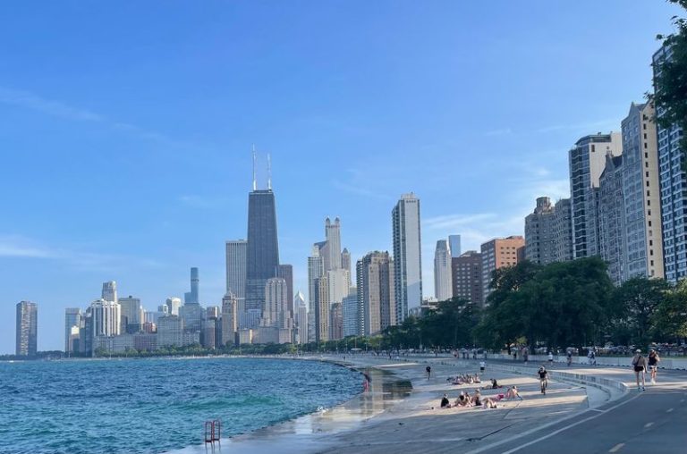 12 Illinois Lakefront Boardwalks, Piers, And Waterfront Walks Worth Strolling This Fall