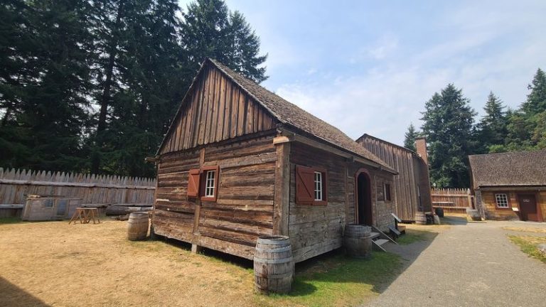 You Can Watch Blacksmiths Hammer Glowing Iron At This Living-History Washington Village