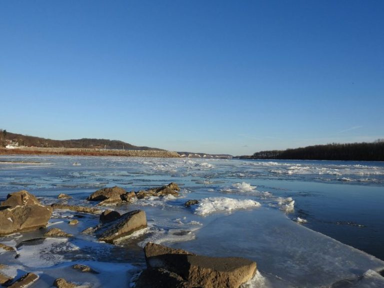 This Illinois River Town Turns An Old Grain Mill Into A Day Of Shops And Riverside Strolls