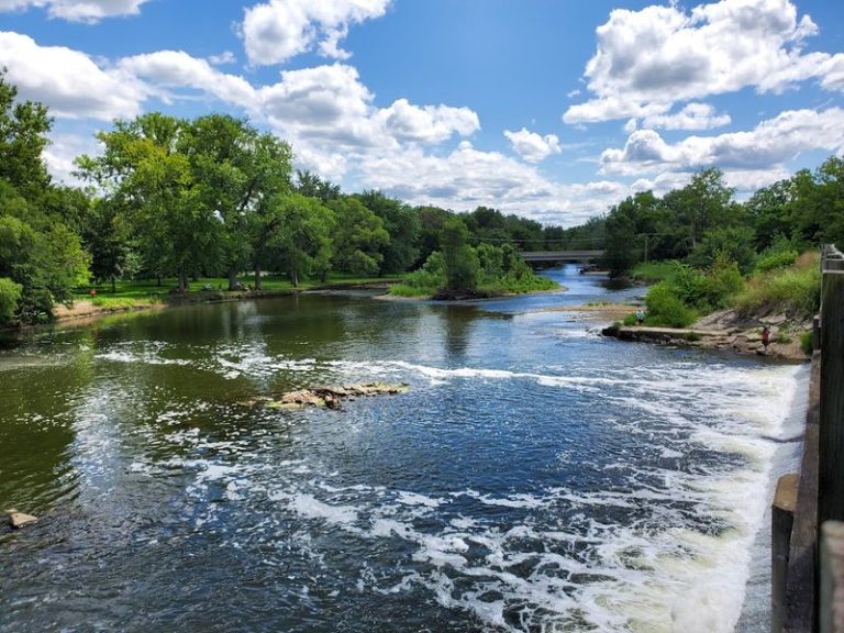 This Tiny Illinois State Park Delivers Way More Than Its Size Suggests