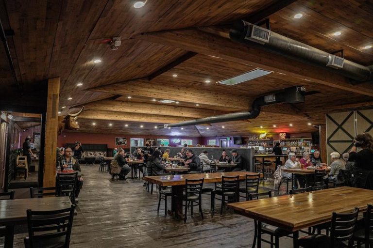 This Washington Smokehouse Slices Texas-Style Brisket Onto Trays That Feed The Whole Table