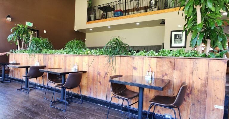 People Come For The Seafood, But This Louisiana Restaurant’s Atmosphere Is Half The Story