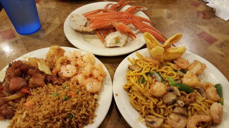 This Illinois Buffet Piles On Chinese, Sushi, And Hibachi And Is Worth The Trip