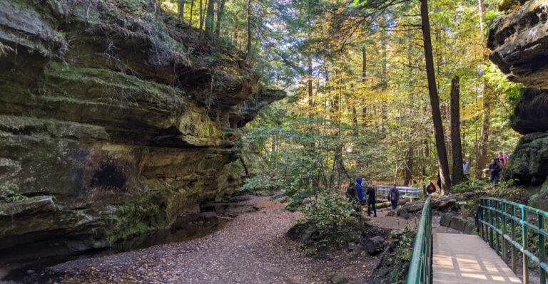 This Ohio Hiking Trail Is Gorgeous, But Locals Avoid It During Peak Fall Weekends