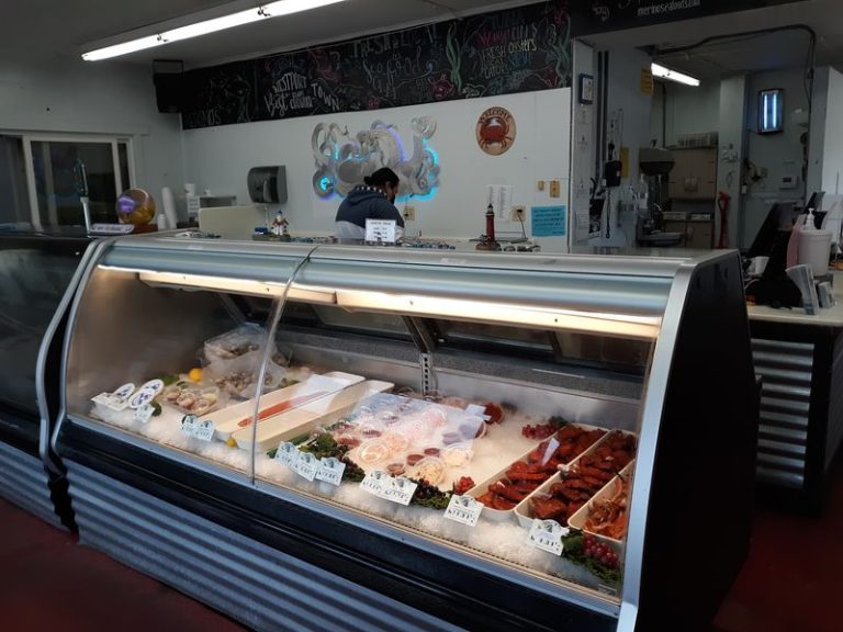 This No-Fuss Washington Seafood Market Hides The Best Fish And Chips You’ll Ever Order
