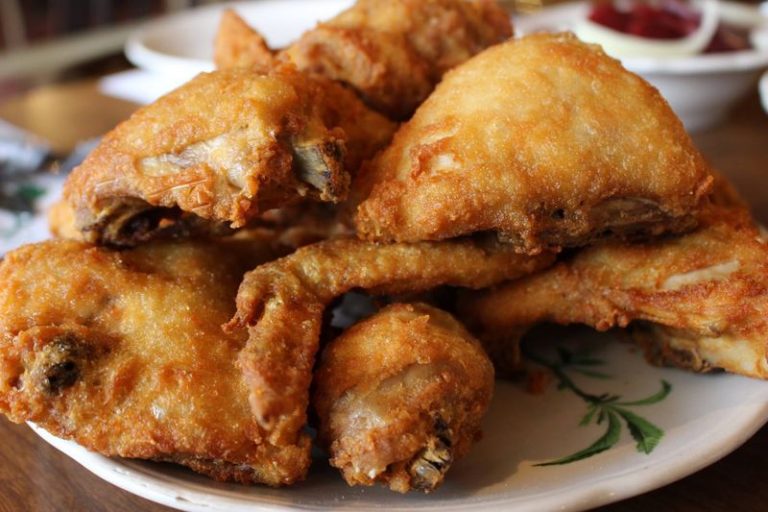 We Tracked Down 8 Illinois Fish Fries Where The Cod Comes Out Crispy And Golden