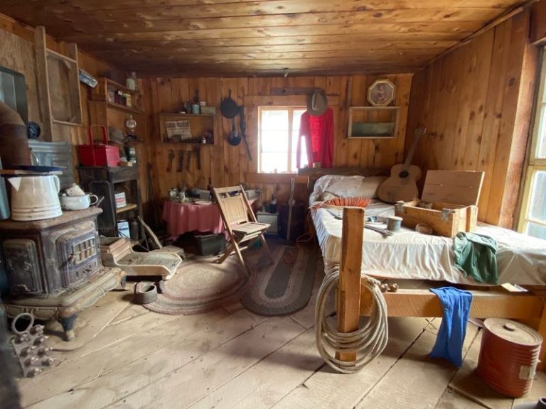 This Arizona Mine Lets You Pan For Gems And Crack Open Your Own Geodes