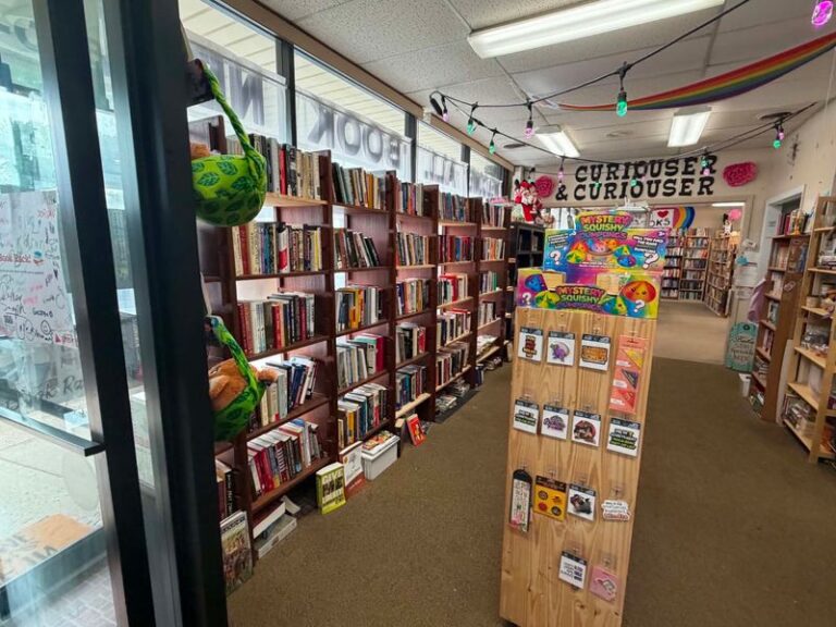 Readers Travel Miles To This Massive Illinois Used Bookstore Where 100,000 Stories Wait To Be Re-Read