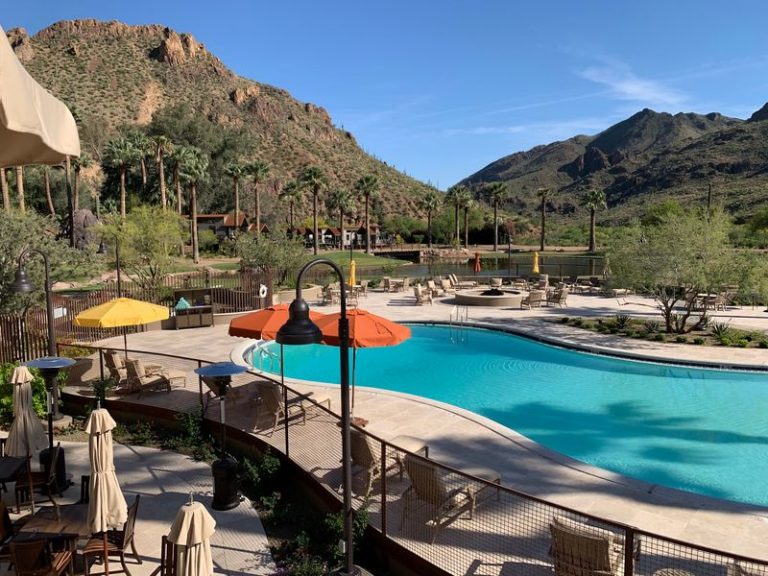This Arizona Hot Springs Has An Adults-Only Mineral Soak Where Quiet Comes First