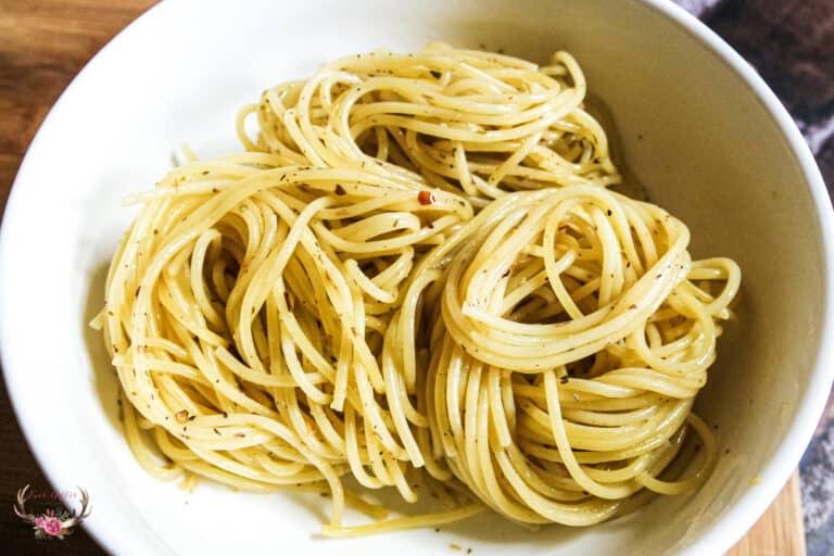 Spaghetti with Garlic and Extra Virgin Olive Oil | aglio e Olio - Ever ...