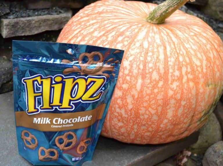 Easy Halloween Cupcakes that Look Spooktacular with Flipz