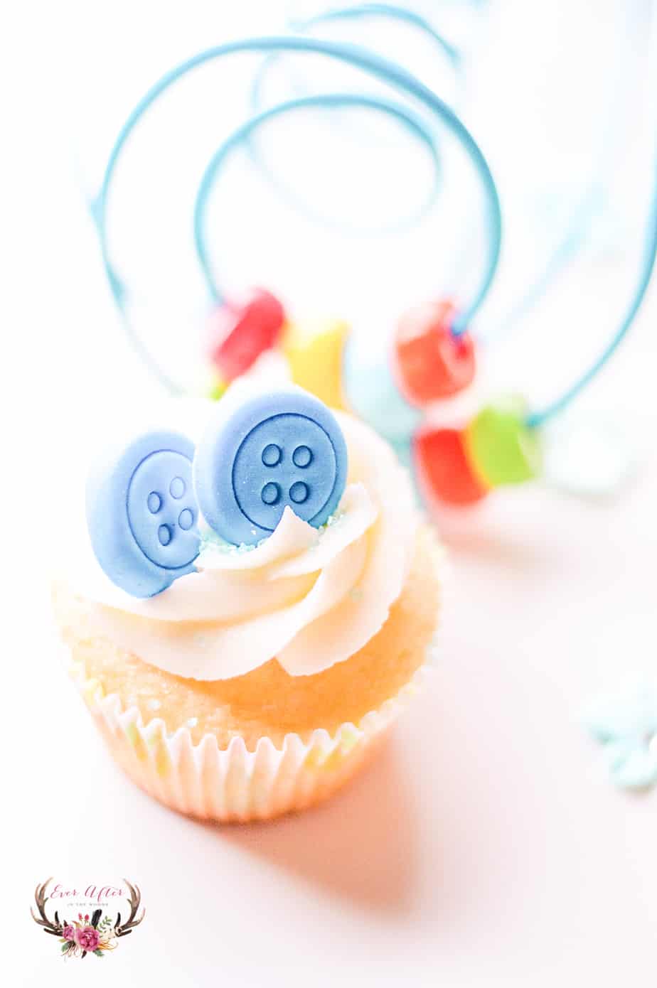 These button cupcakes are the perfect dessert for a gender neutral baby shower. Simply make your cute buttons from the color of your shower theme.
