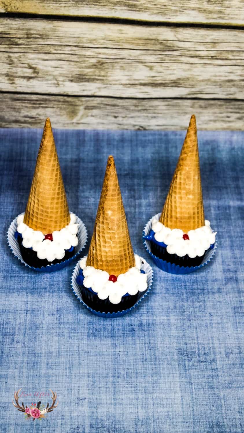 gnome holiday cupcakes