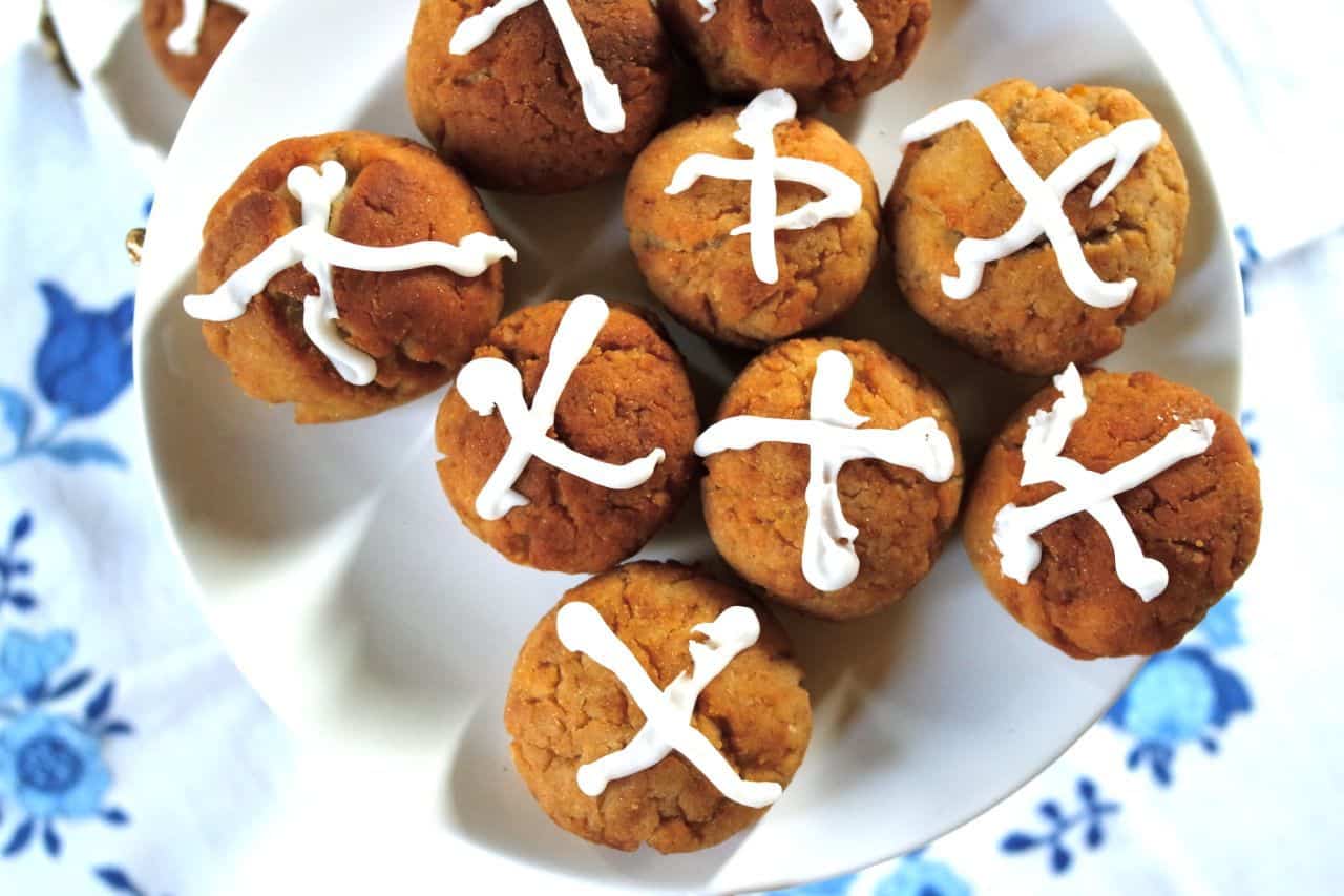 how to make hot cross buns