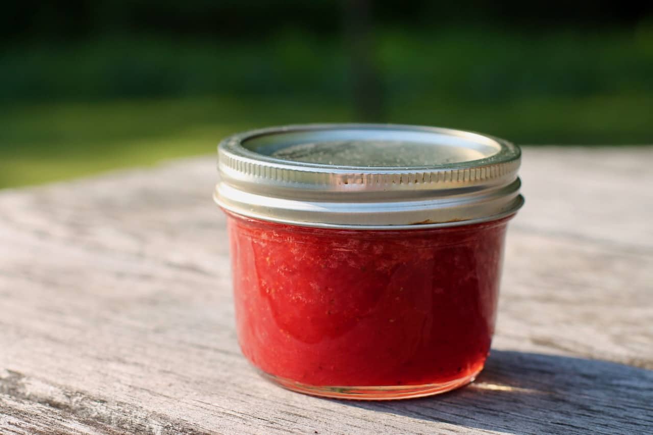 make strawberry jam jelly from scratch and canning