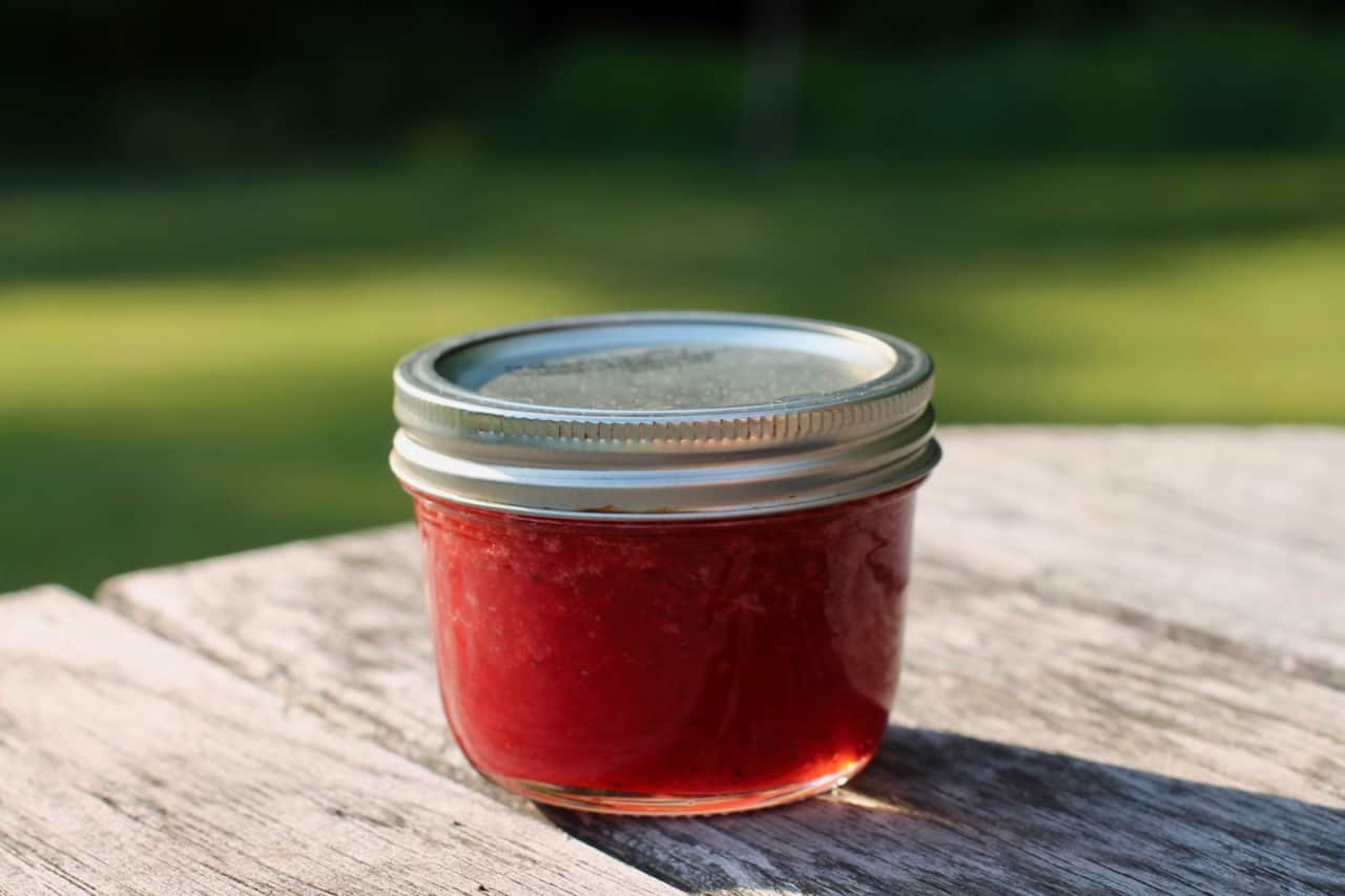 make strawberry jam jelly from scratch and canning