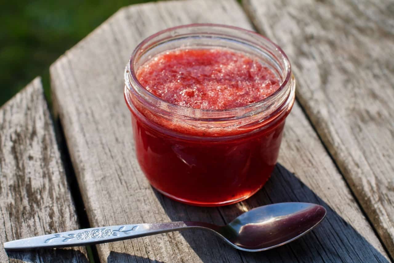 make strawberry jam jelly from scratch and canning