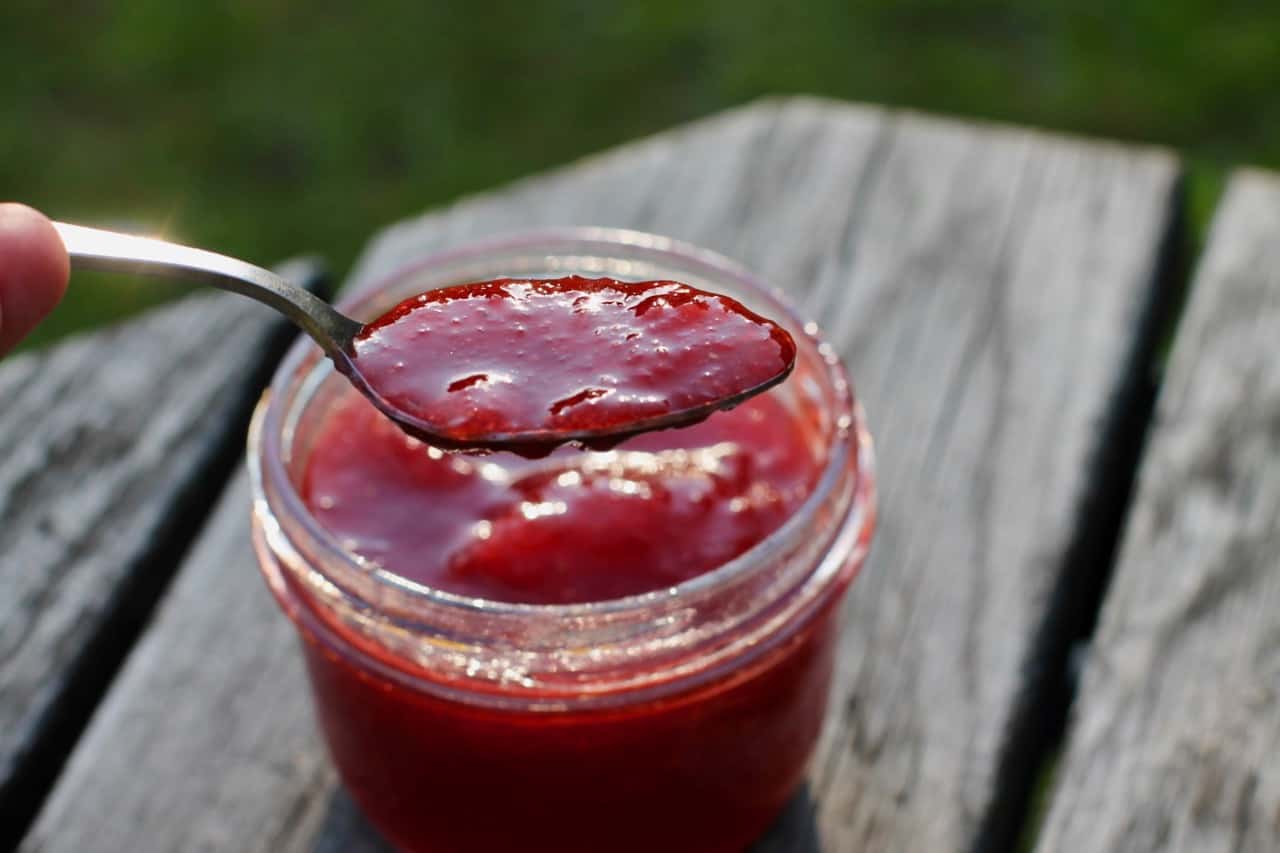 make strawberry jam jelly from scratch and canning